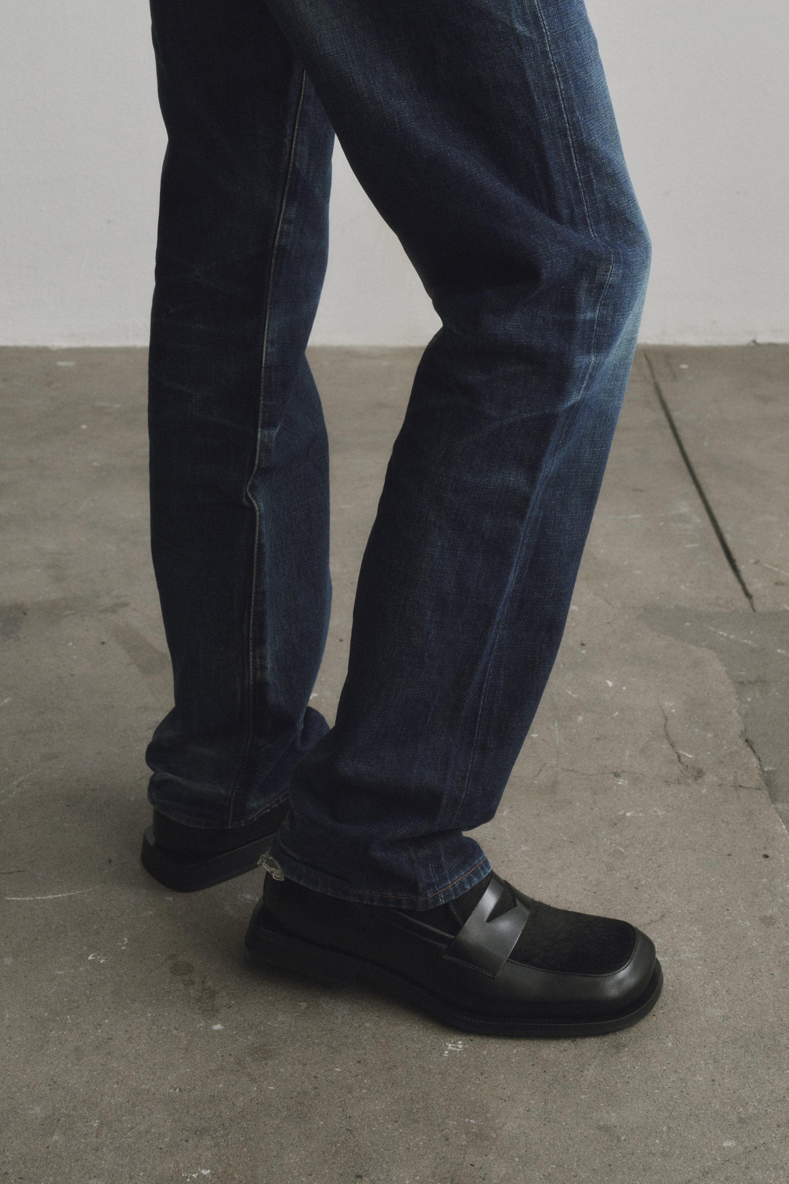 SAVANT Black Calf-hair Leather