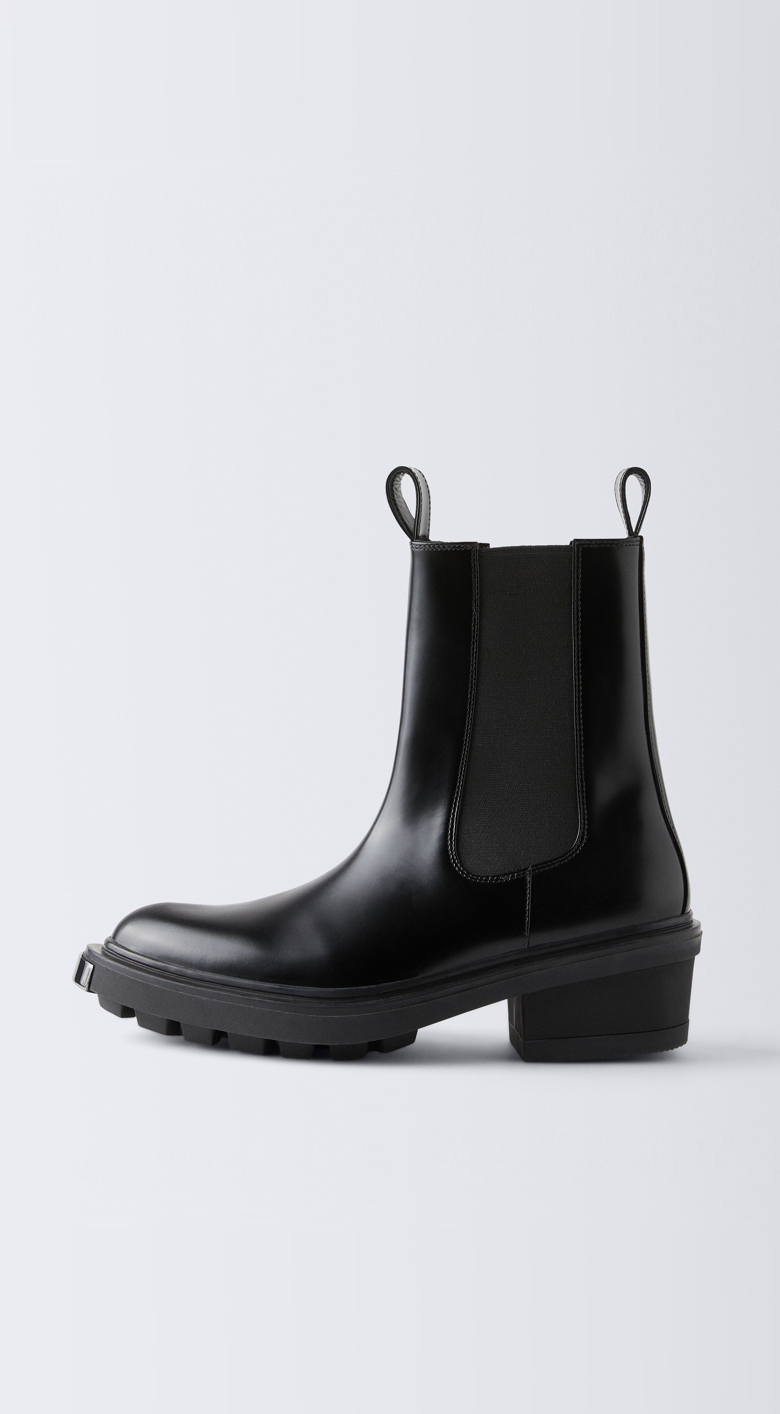 Nikita II Leather Black