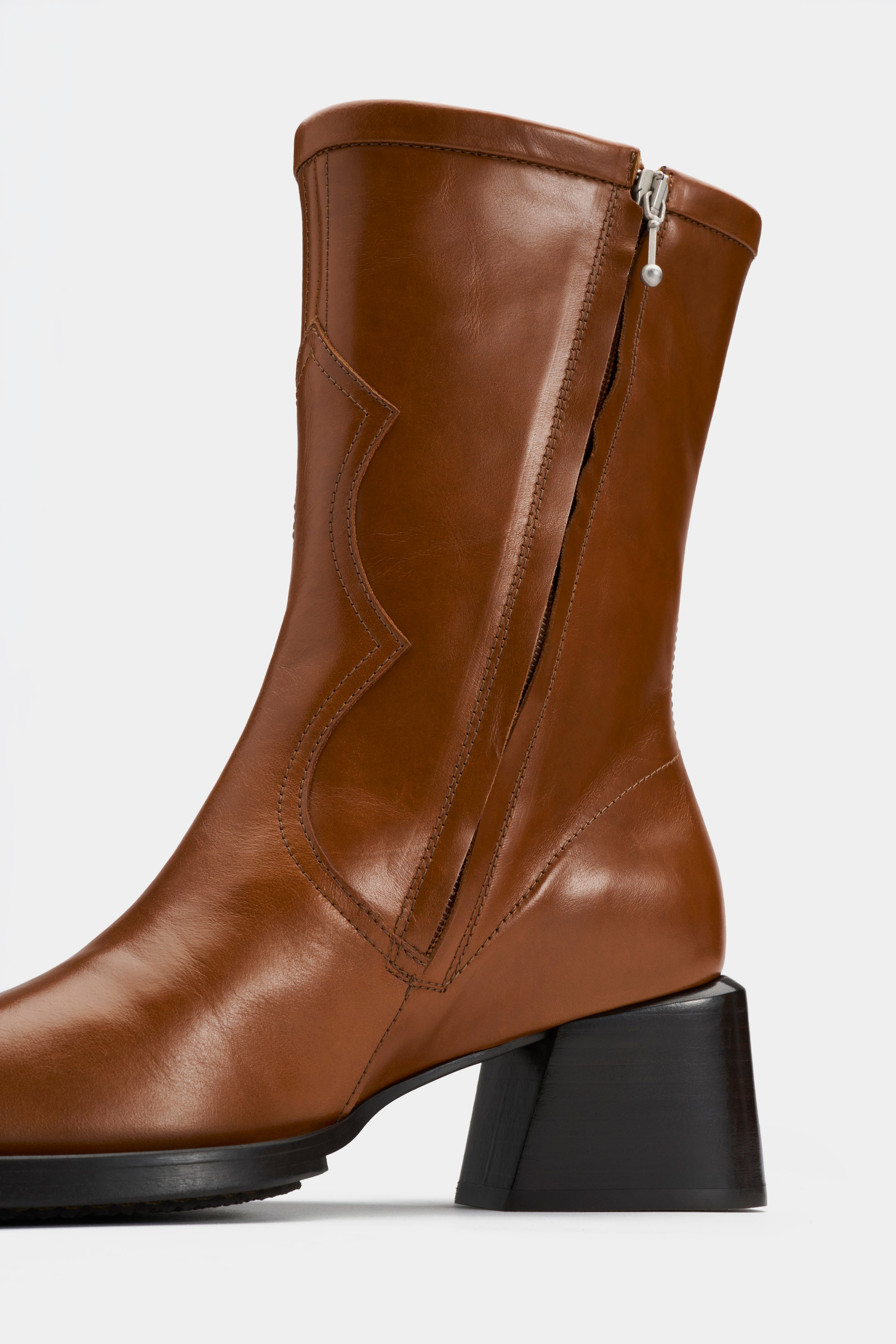 Rari Saddle Leather