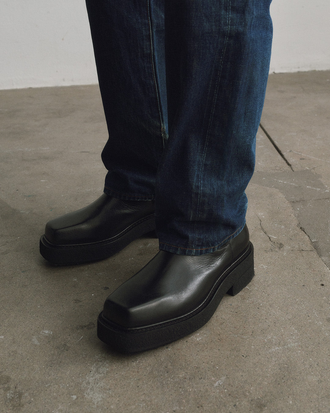 Ortega II Black Leather