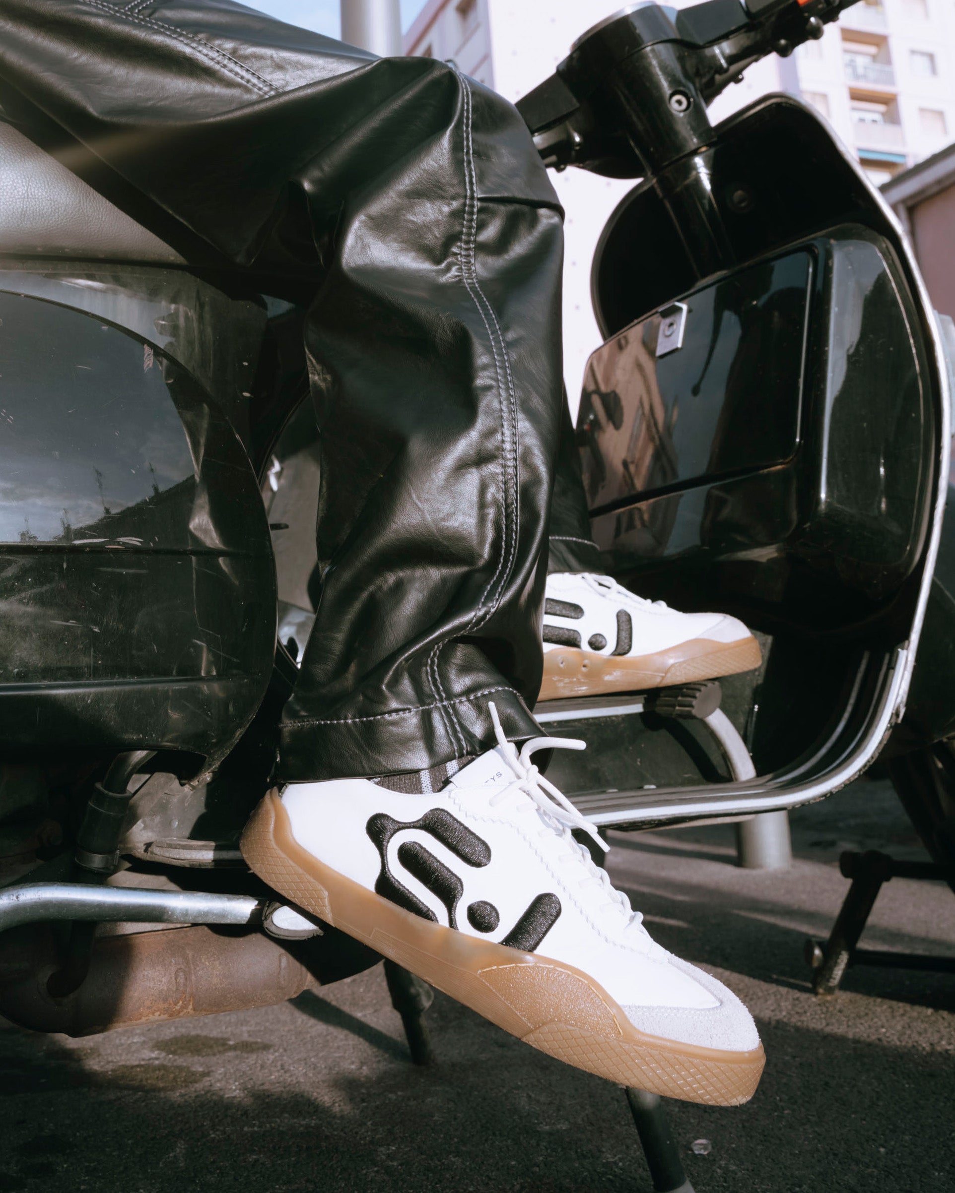 eytys スニーカー EYTYS Santos Swan Sneakers