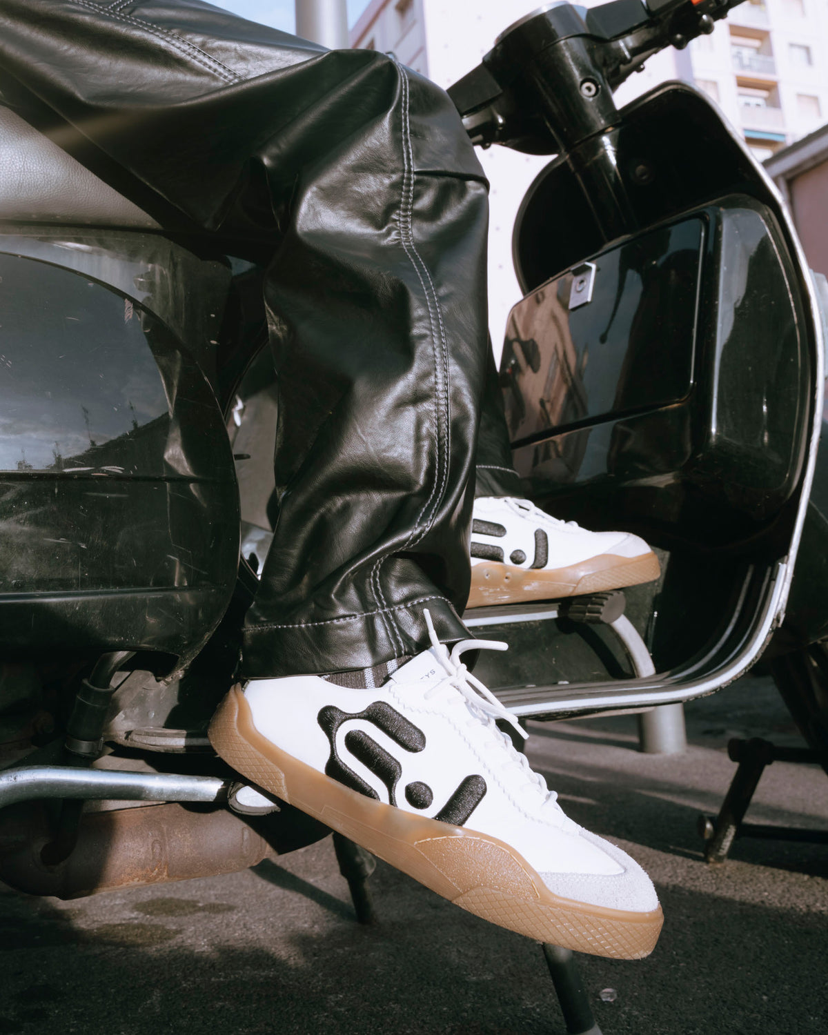 Santos Leather Swan