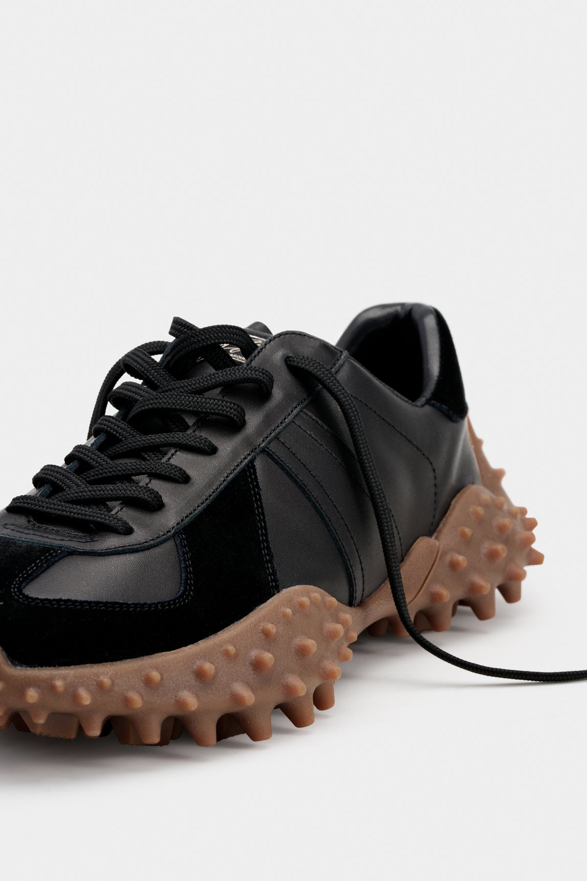 Aria Sneakers
