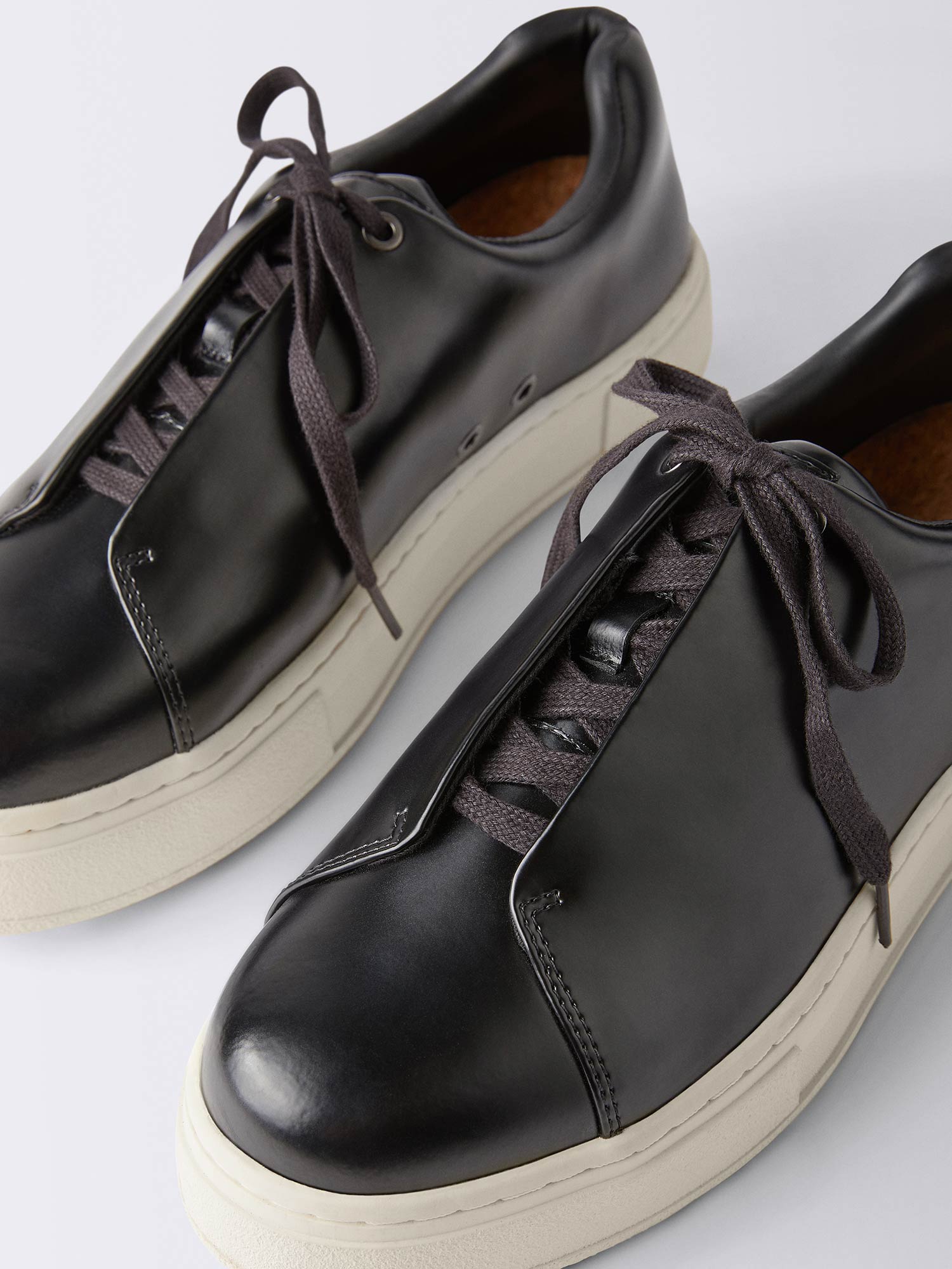 Doja Leather Black