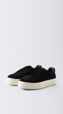 DOJA S-O Black Suede