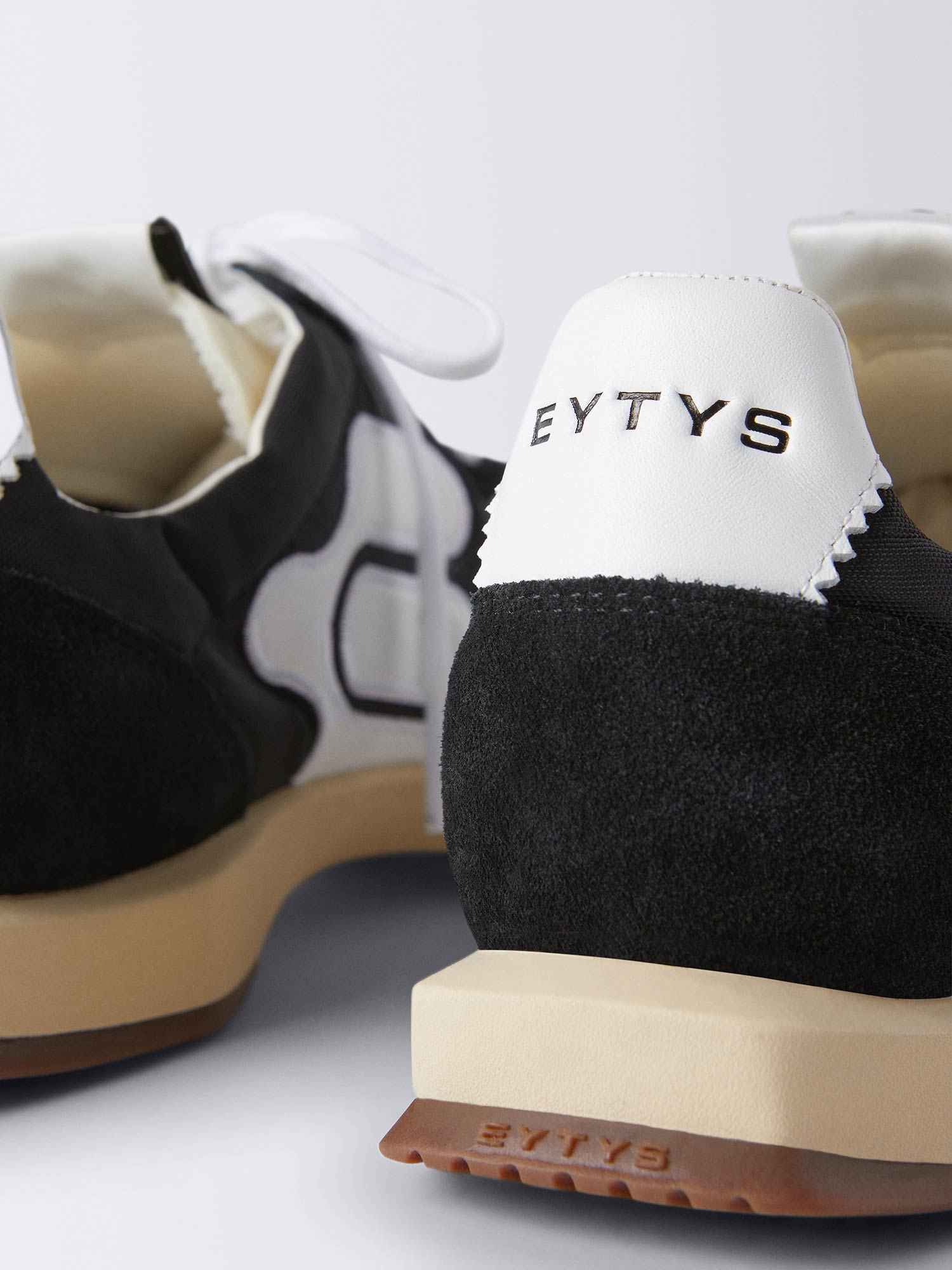 スーパーセール期間限定 EYTYS Eros Suede Black Sneakers 靴