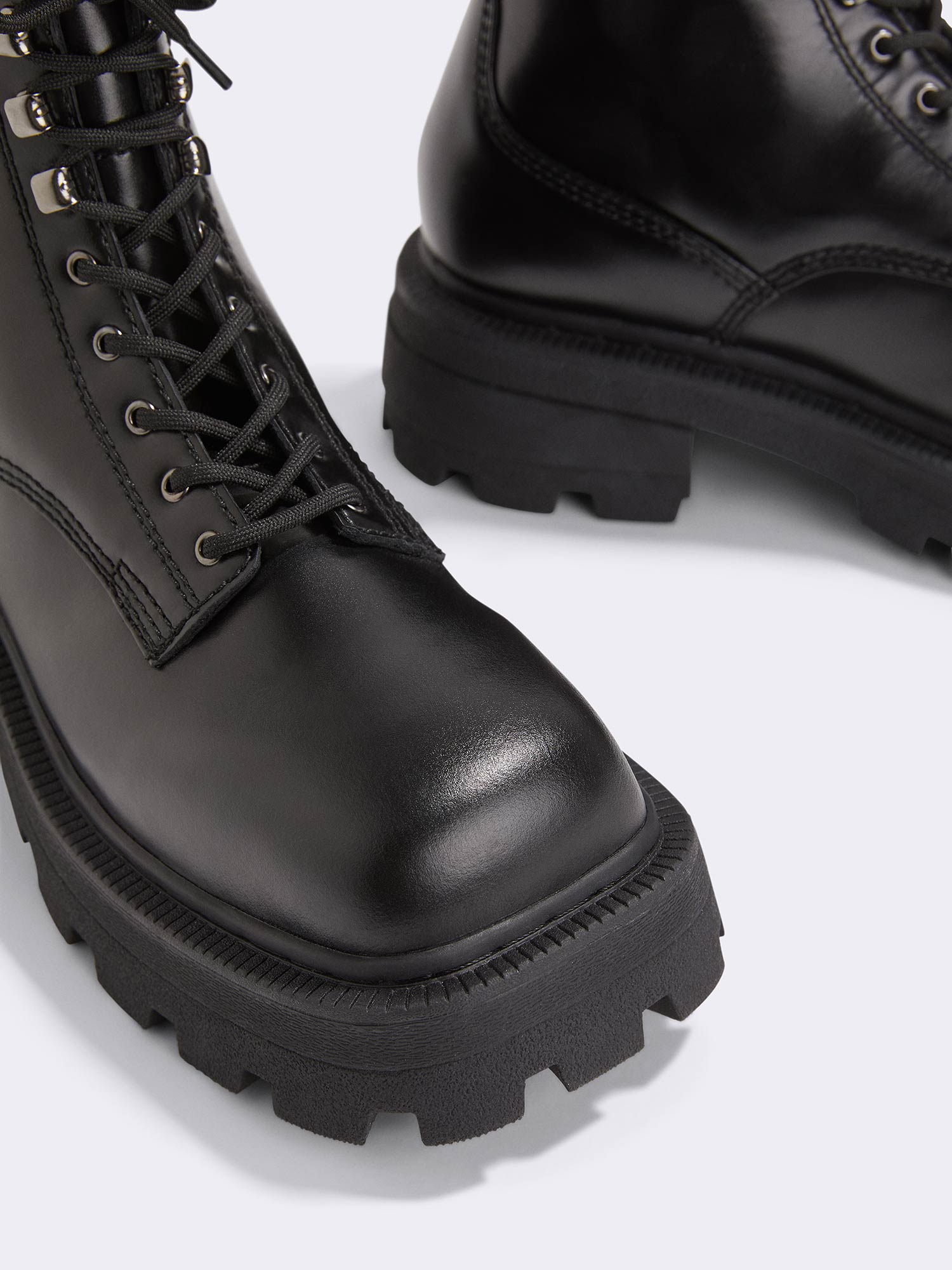 Michigan Leather Black
