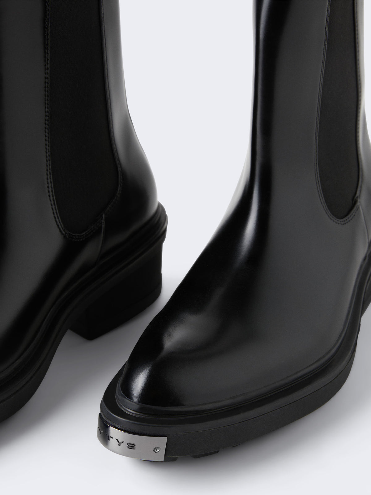 Nikita II Leather Black