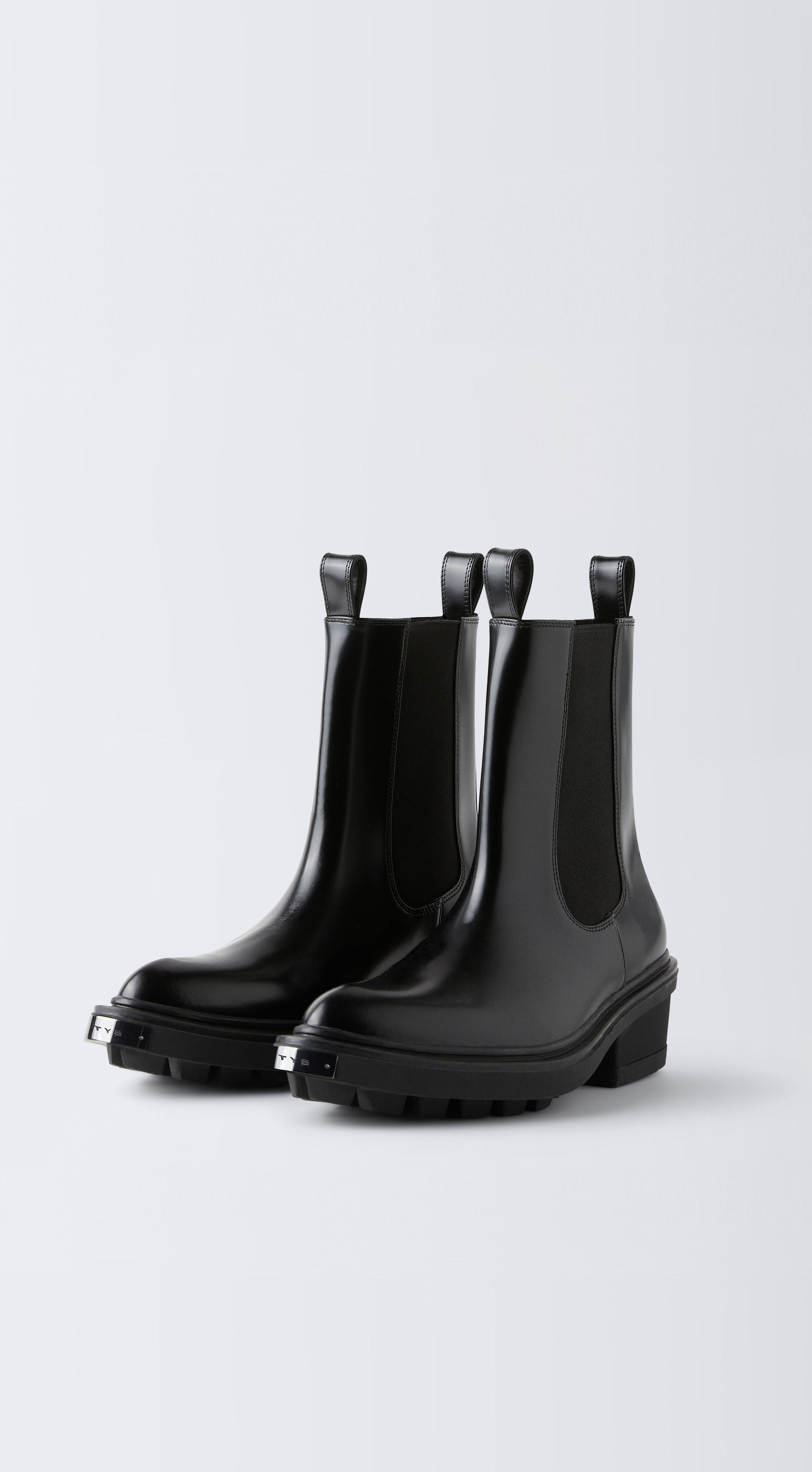 Nikita II Leather Black
