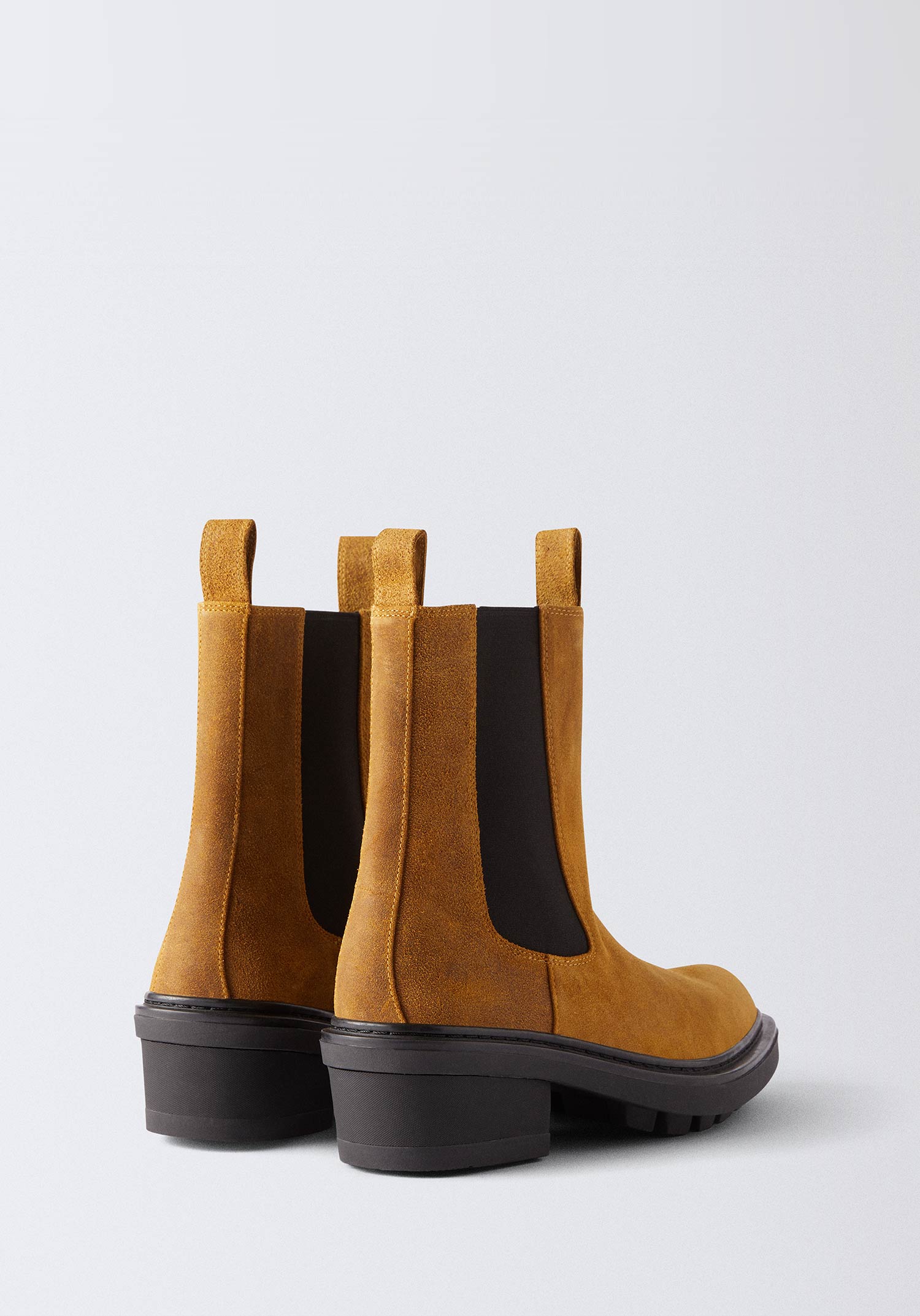 Nikita II Waxy Suede Ochre