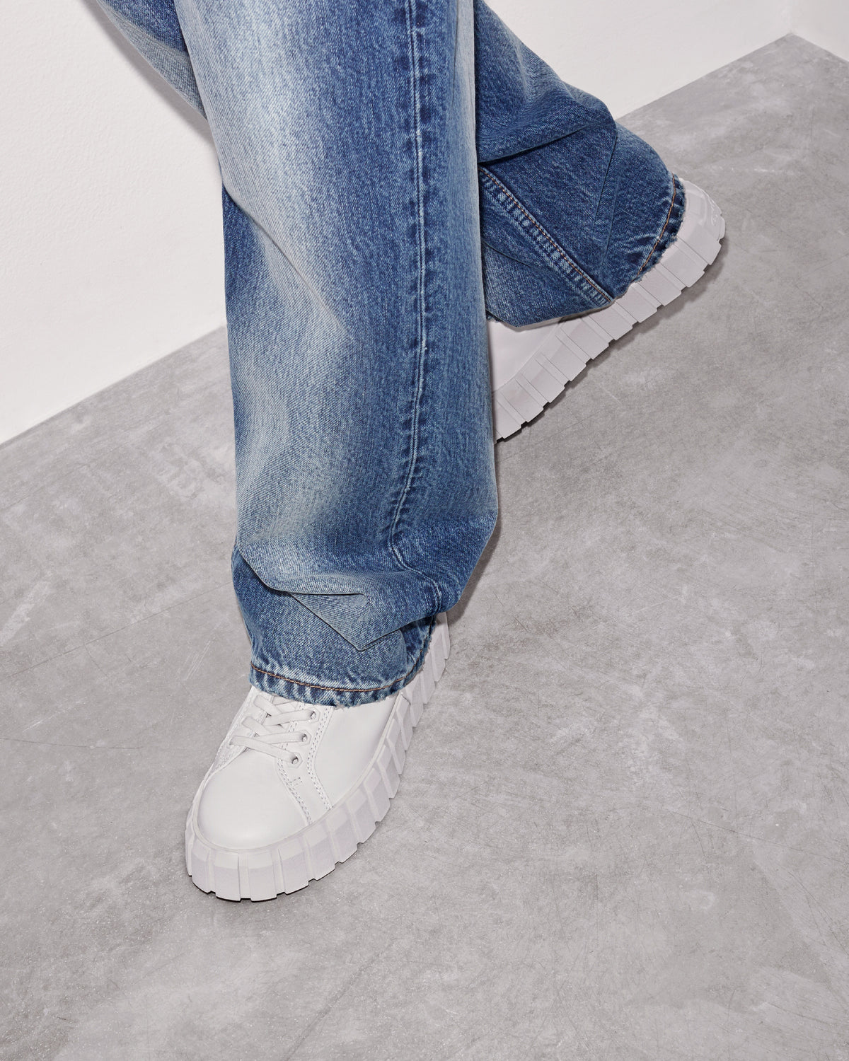 Odessa Leather White