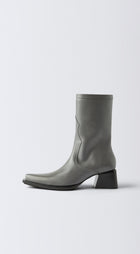 Rari Leather Stone