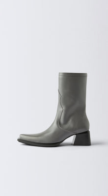 Rari Leather Stone