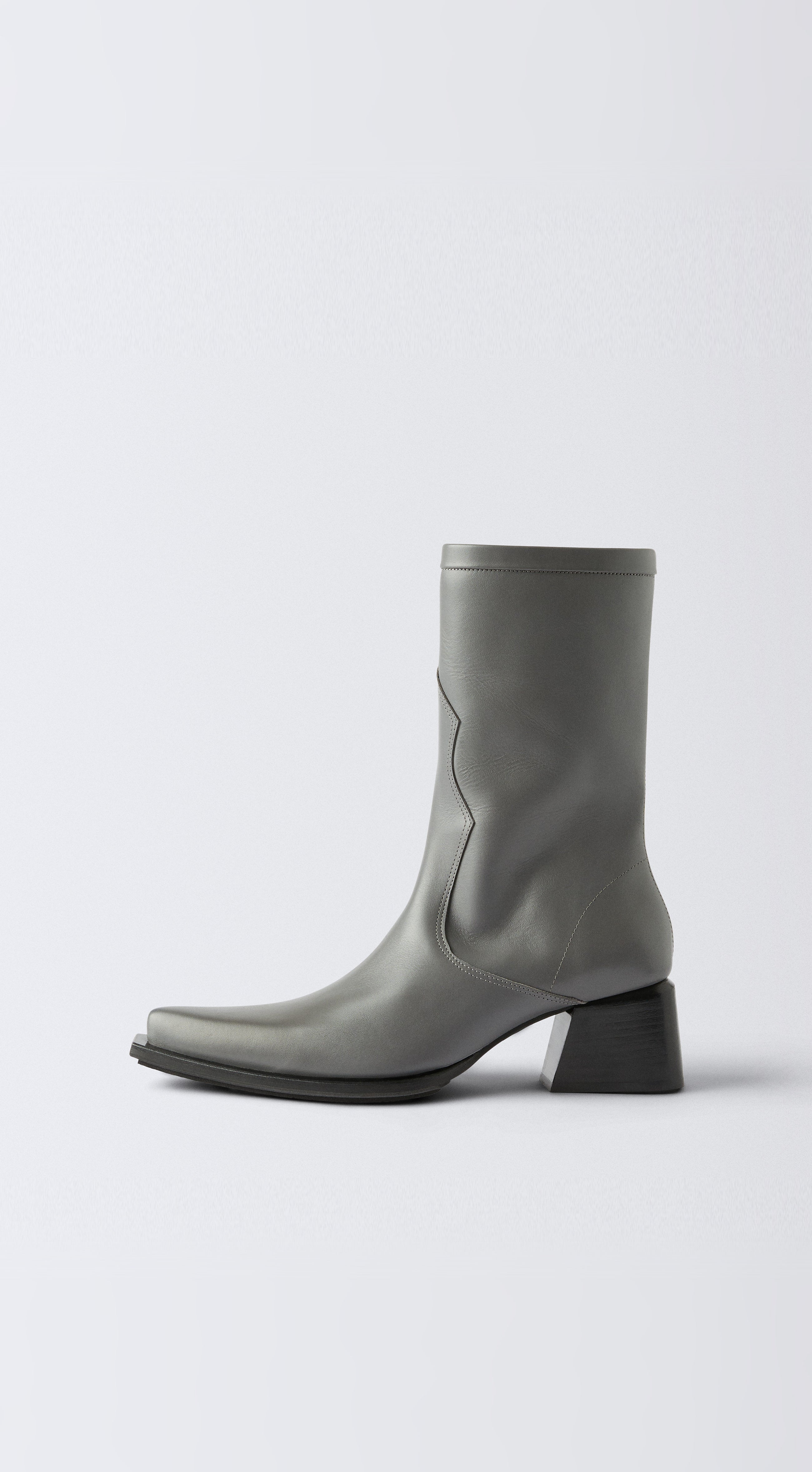 Rari Leather Stone