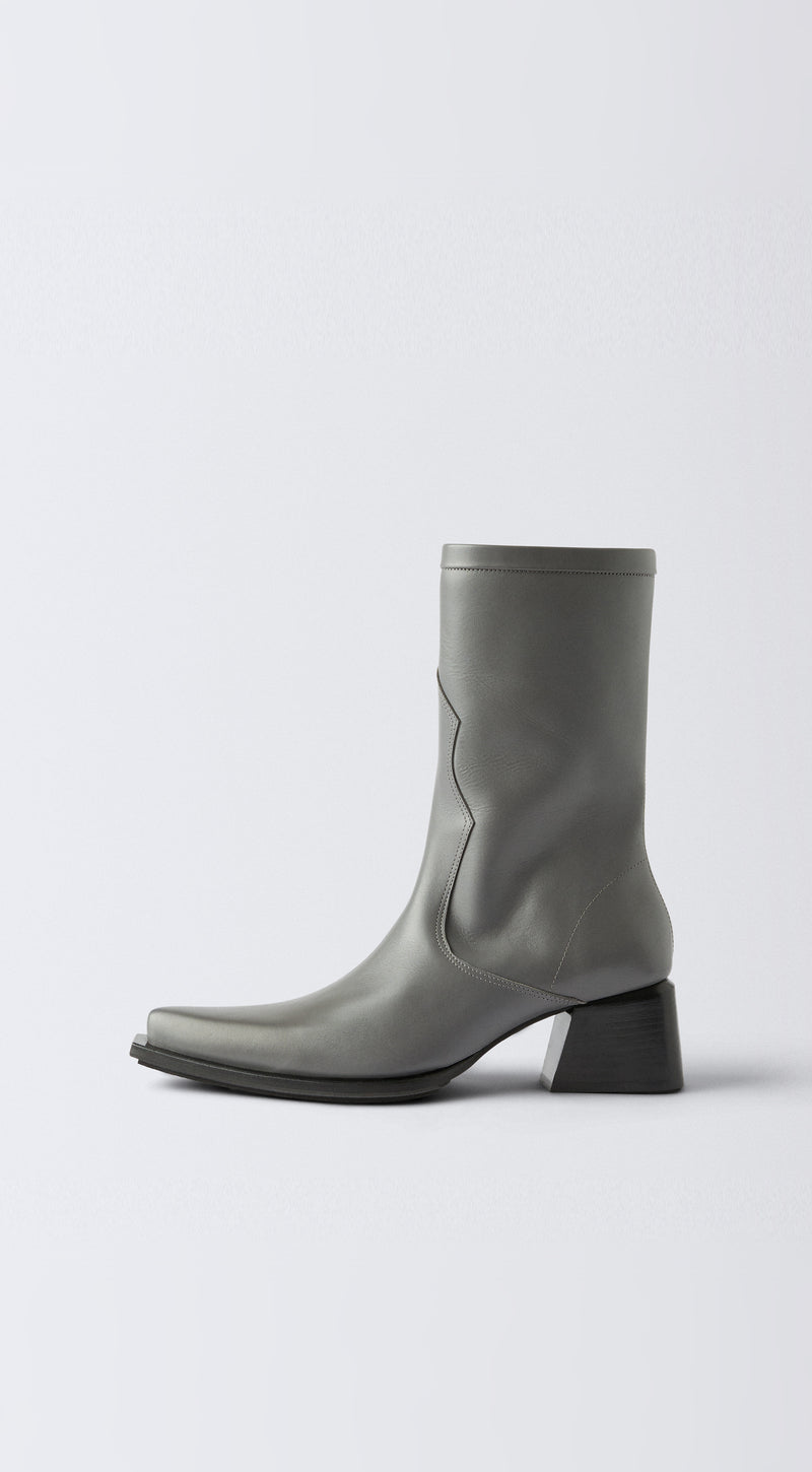 Rari Leather Stone