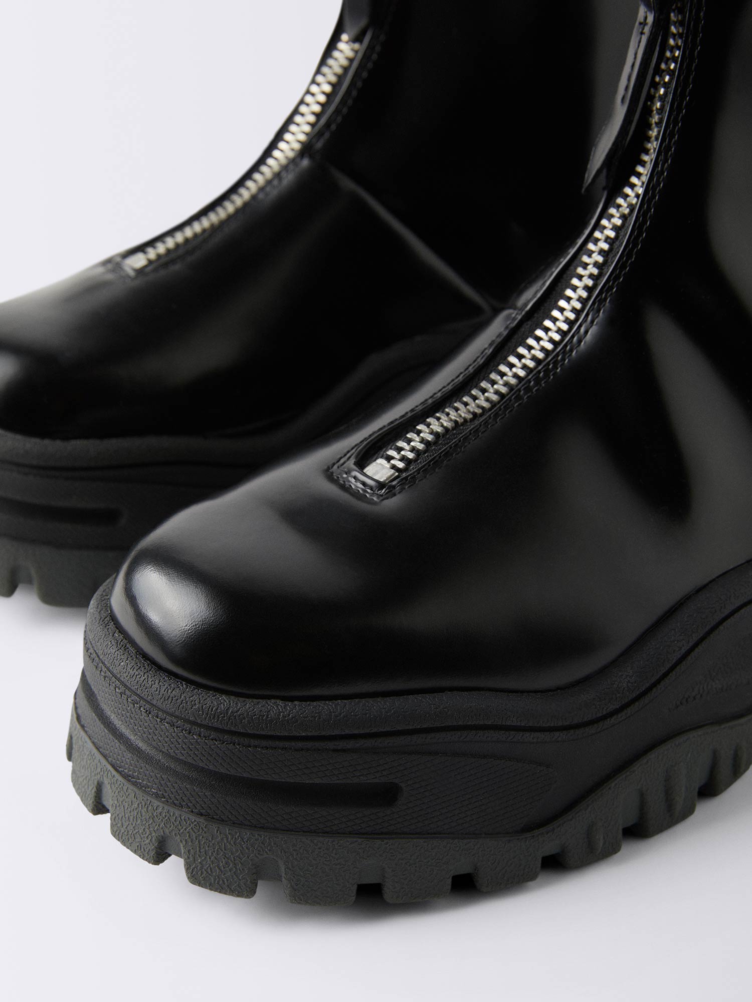 Raven II Leather Black